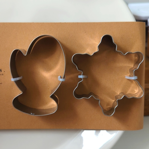 PLATTER 🍪 with Cookie Cutters - Rae Dunn - Picture 5 of 6